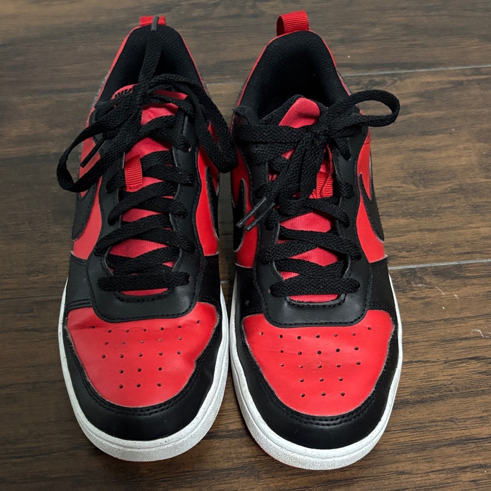 Nike Kids Black and Red Sneakers